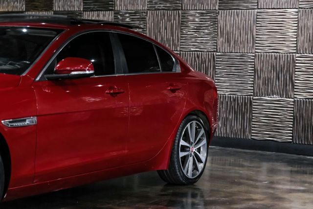 2017 Jaguar Xe Xe 20d Prestige Sedan 4d - Image 9