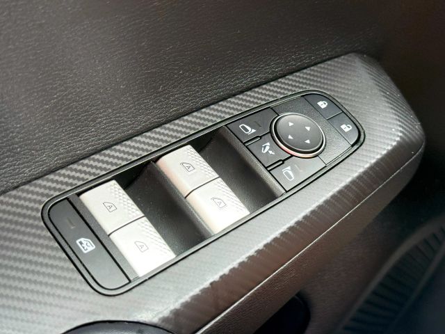 2023 Mitsubishi Outlander - Image 23