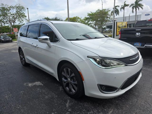2017 Chrysler Pacifica - Image 2