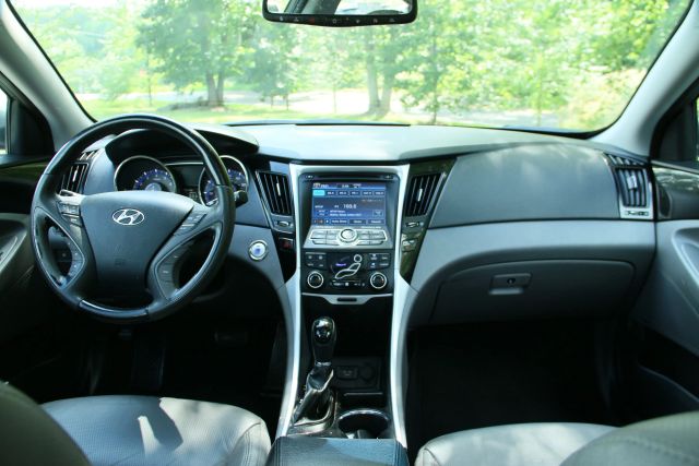 2013 Hyundai Sonata - Image 33