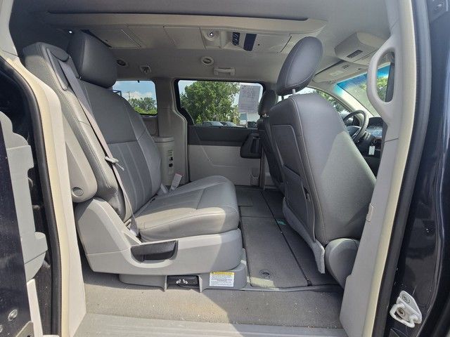 2008 Chrysler Town & Country - Image 17