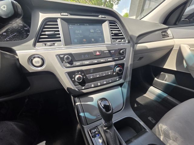 2017 Hyundai Sonata - Image 18