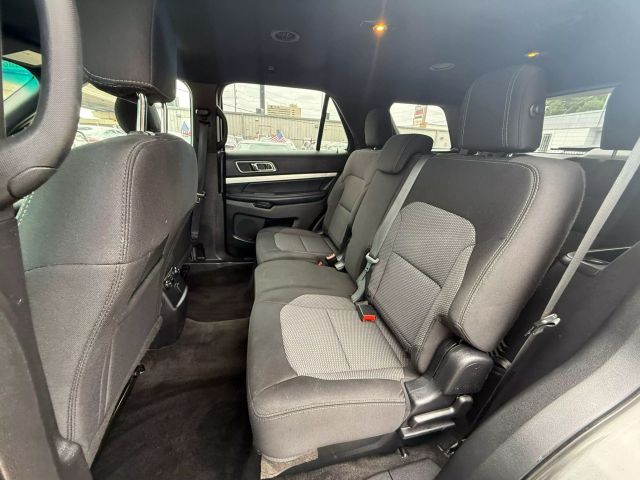 2017 Ford Explorer - Image 19