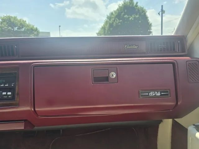1988 Cadillac Deville - Image 21