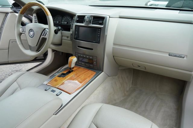 2004 Cadillac Xlr - Image 3