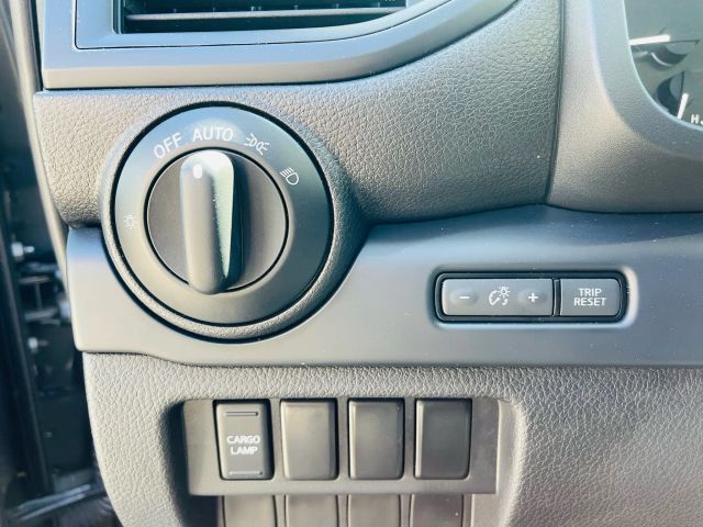 2021 Nissan Titan Crew Cab - Image 31