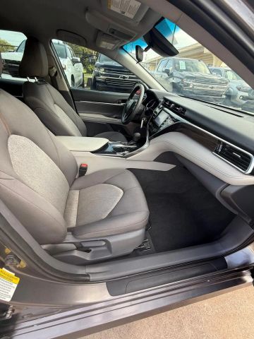 2018 Toyota Camry - Image 16