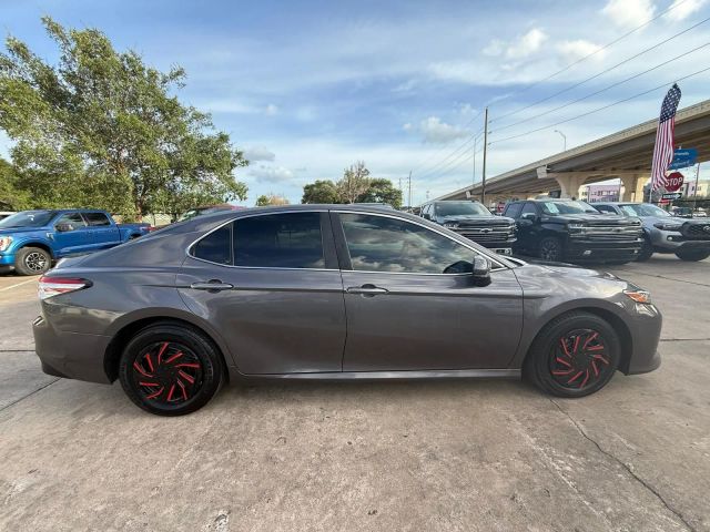 2018 Toyota Camry - Image 11