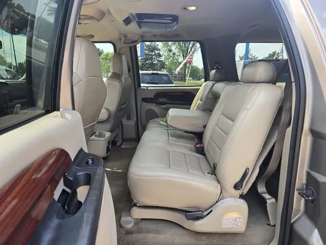 2005 Ford Excursion - Image 16