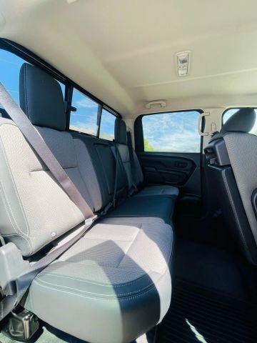 2021 Nissan Titan Crew Cab - Image 22