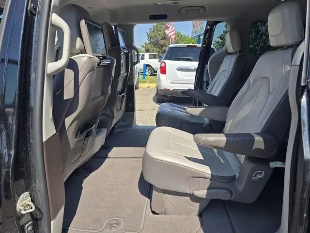 2022 Chevrolet Silverado 1500 Limited Crew Cab - Image 35