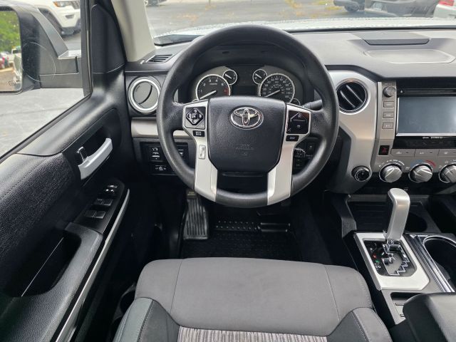 2017 Toyota Tundra Crewmax - Image 10