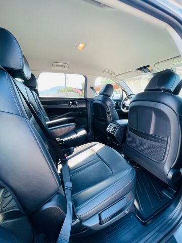 2023 Kia Sorento Hybrid - Image 28