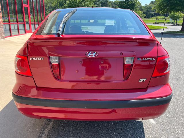 2004 Hyundai Elantra - Image 9