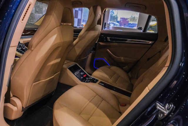2018 Porsche Panamera 4s Sedan 4d - Image 35