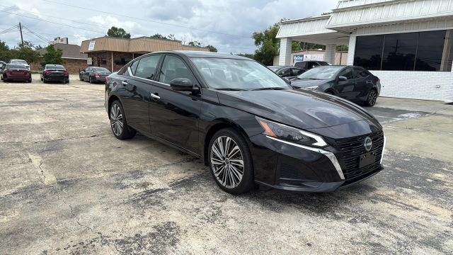 2023 Nissan Altima - Image 15