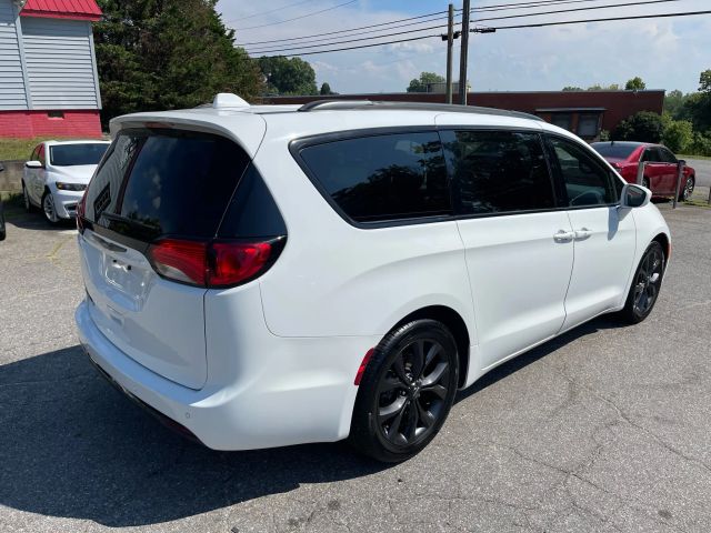 2020 Chrysler Pacifica - Image 5