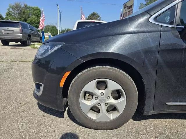 2017 Chrysler Pacifica - Image 6