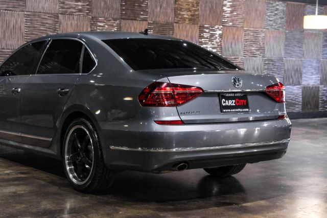 2017 Volkswagen Passat 1.8t Se Sedan 4d - Image 14