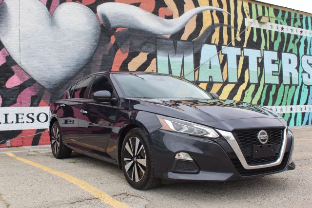2022 Nissan Altima - Image 1