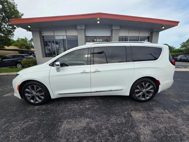 2017 Chrysler Pacifica - Image 8