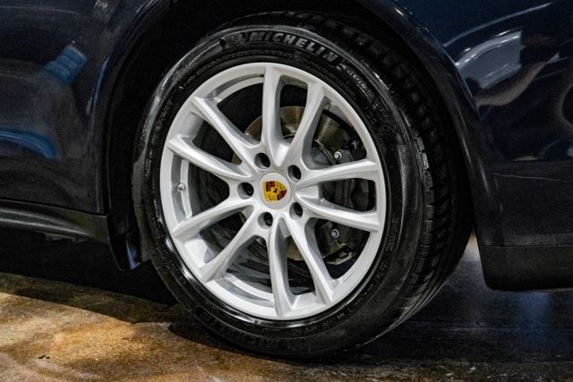 2018 Porsche Panamera 4s Sedan 4d - Image 56