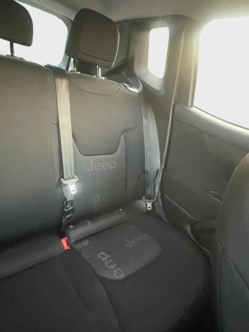 2017 Jeep Renegade - Image 13