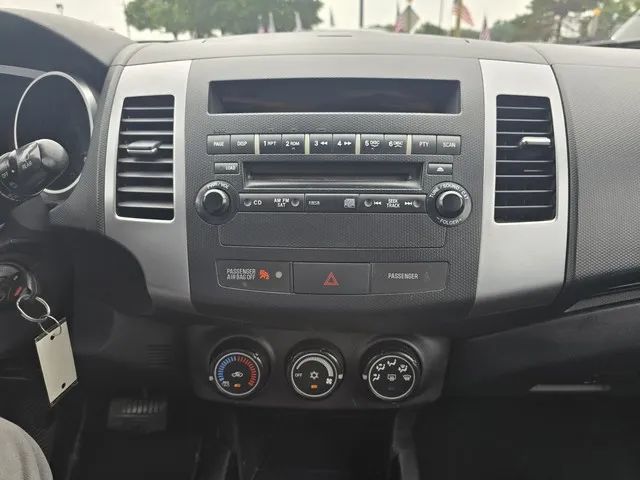 2007 Mitsubishi Outlander - Image 10