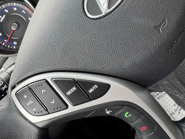 2011 Hyundai Elantra - Image 27