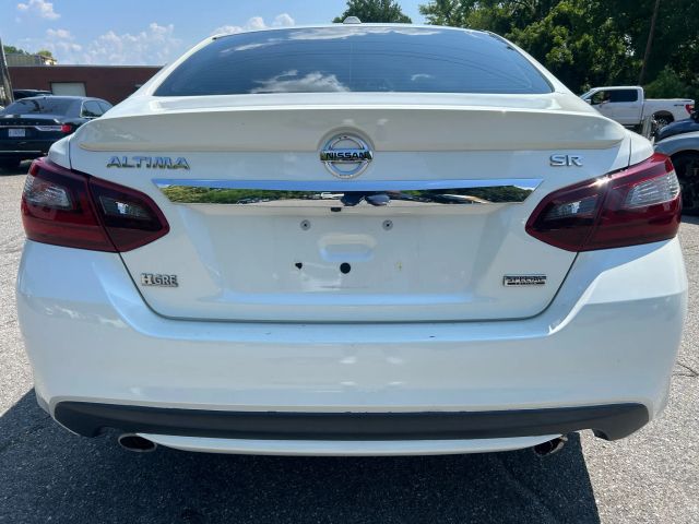 2018 Nissan Altima - Image 12