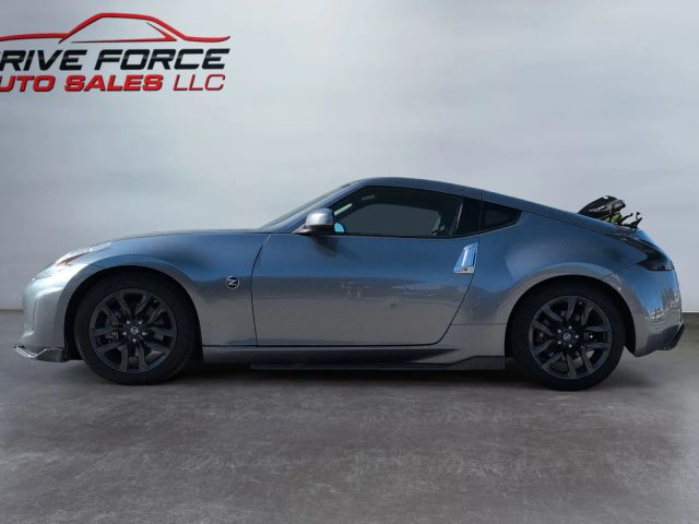 2017 Nissan 370z - Image 2