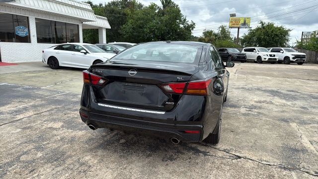 2023 Nissan Altima - Image 24