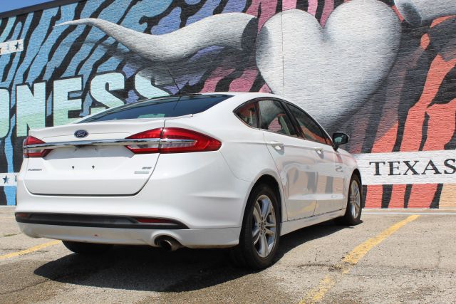 2018 Ford Fusion - Image 16