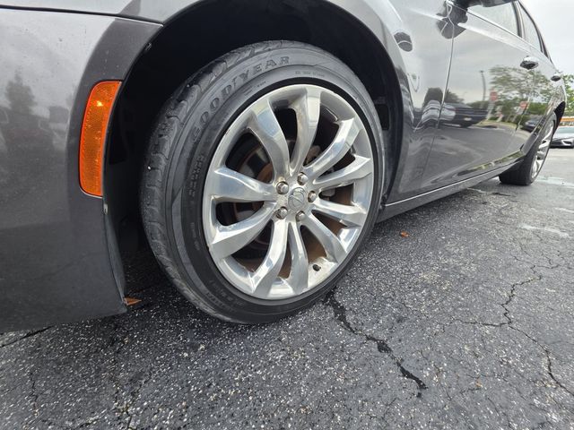 2015 Chrysler 300 - Image 25