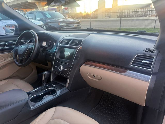 2019 Ford Explorer - Image 17