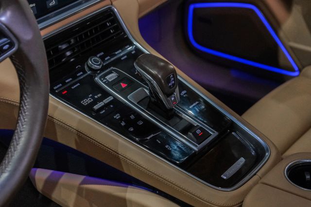 2018 Porsche Panamera 4s Sedan 4d - Image 25