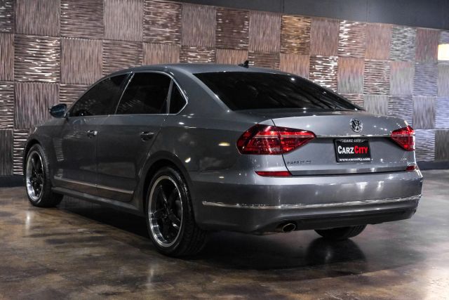 2017 Volkswagen Passat 1.8t Se Sedan 4d - Image 12
