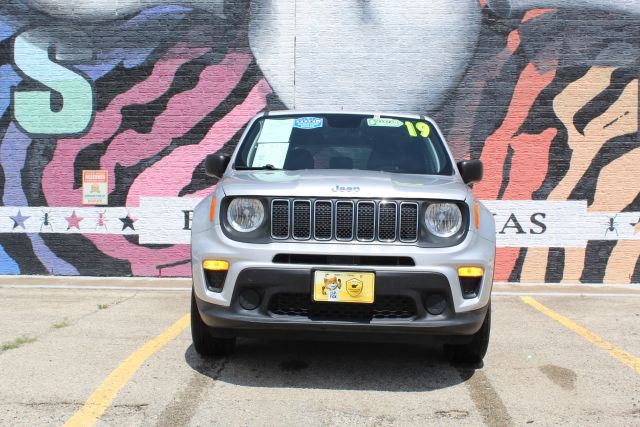 2019 Jeep Renegade - Image 16