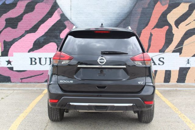 2018 Nissan Rogue - Image 17