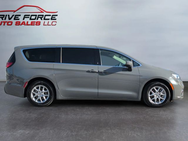 2023 Chrysler Pacifica - Image 6