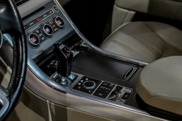 2016 Land Rover Range Rover Sport Se Sport Utility 4d - Image 24