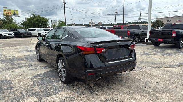 2023 Nissan Altima - Image 28