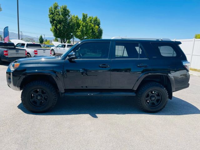2017 Toyota 4runner - Image 10