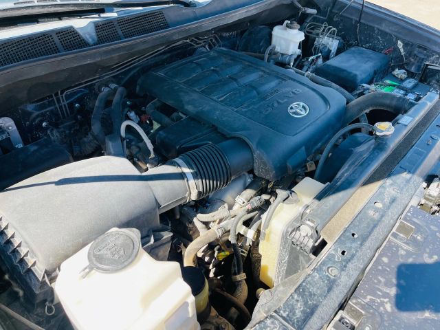 2016 Toyota Tundra Crewmax - Image 12