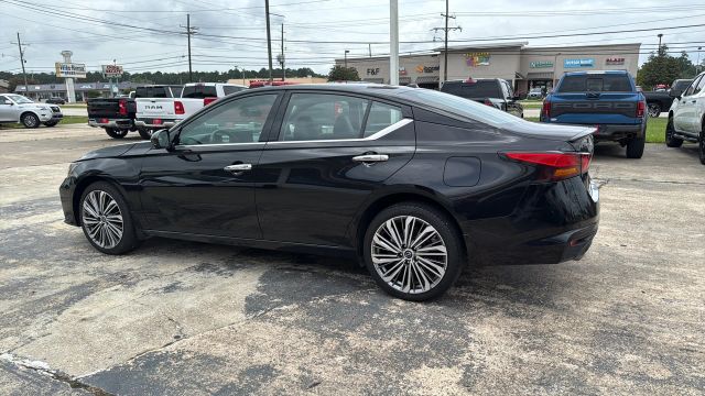2023 Nissan Altima - Image 32