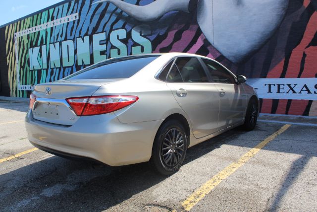 2016 Toyota Camry - Image 13