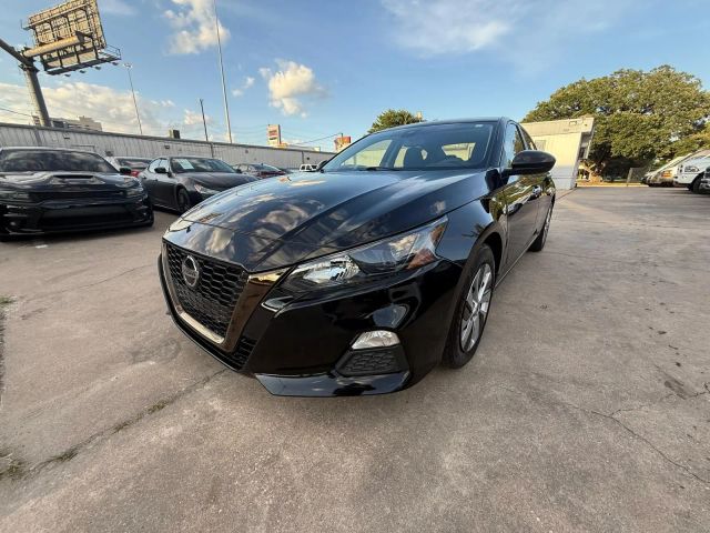 2022 Nissan Altima - Image 1