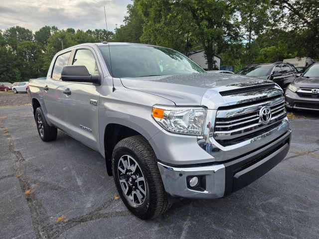 2017 Toyota Tundra Crewmax - Image 3