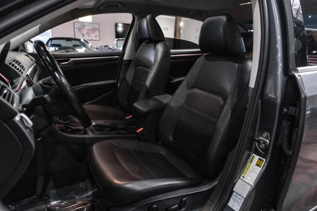 2017 Volkswagen Passat 1.8t Se Sedan 4d - Image 4