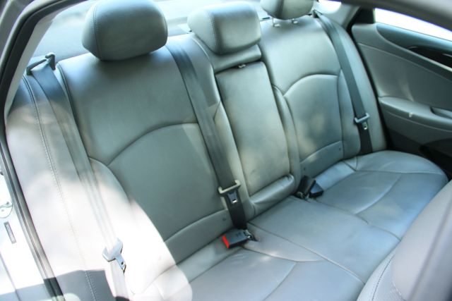 2013 Hyundai Sonata - Image 28